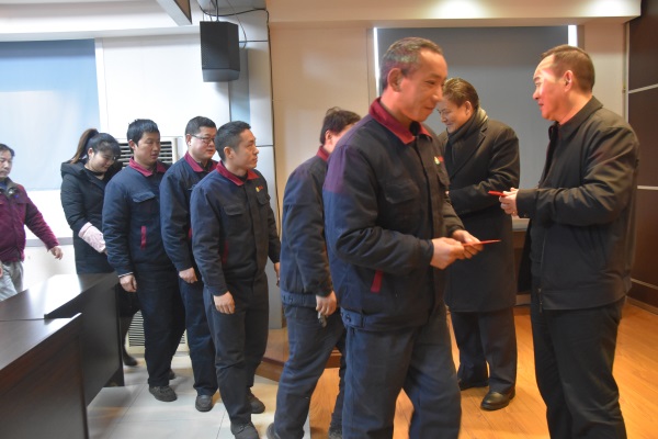 關愛貧(pin)困職工