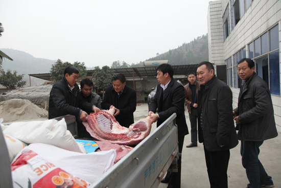 孤(gu)寡老人(ren)慰問