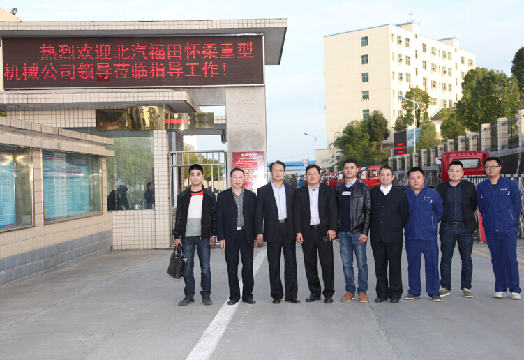 G佳(jia)恒公(gong)司副(fu)總經(jing)理明(ming)廷海(hai)（左二(er)）為懷(huai)柔重(zhong)機總(zong)經理(li)總經(jing)理王(wang)峰（左(zuo)三）佳(jia)恒公(gong)司總(zong)經理(li)楊永(yong)明（左(zuo)四）懷(huai)柔重(zhong)機質(zhi)量外(wai)檢科(ke)長張(zhang)超（